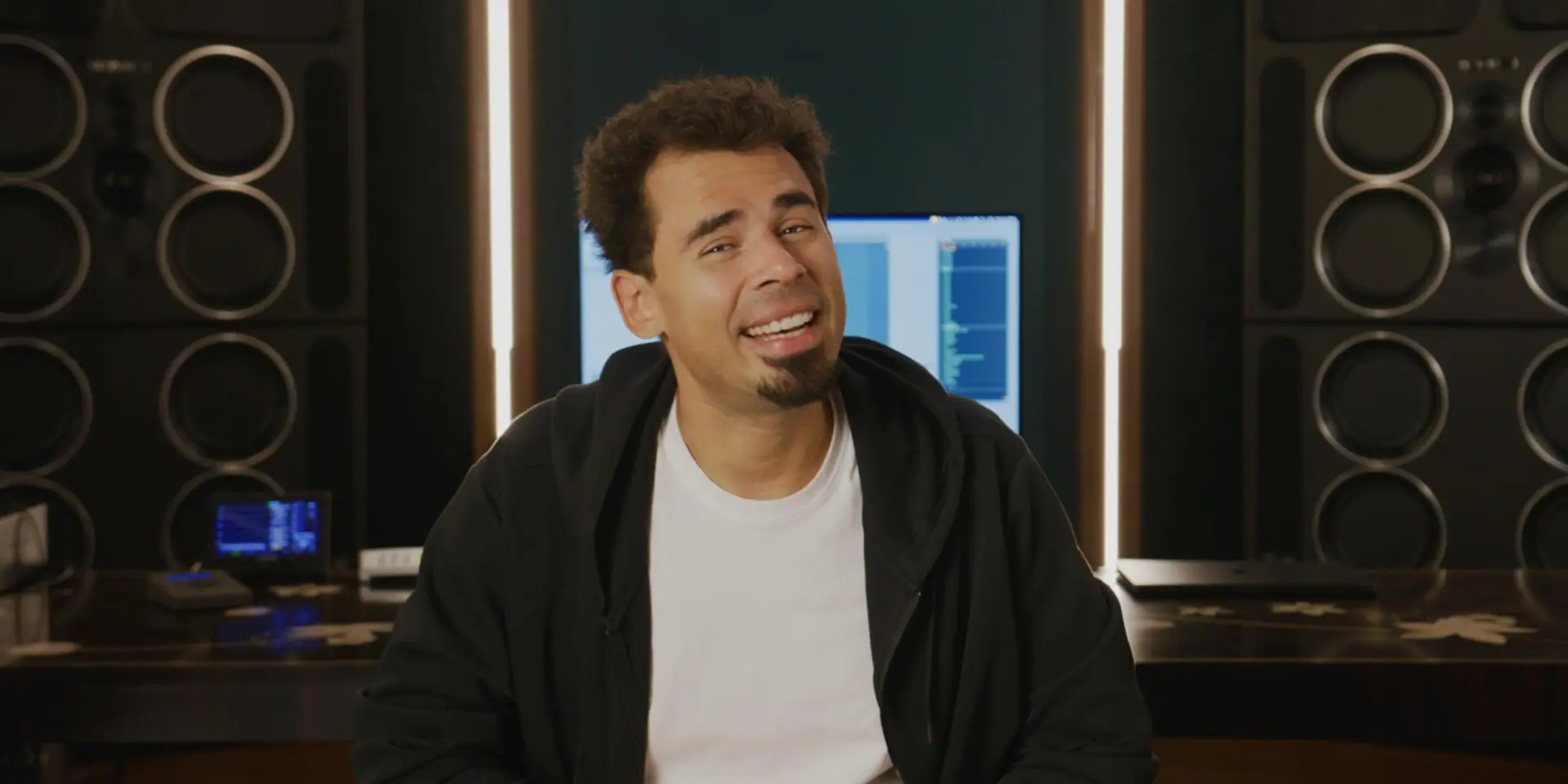 https://159001-3fab-4329-0001.production.d.bitsof.love/images/Afrojack-header.png