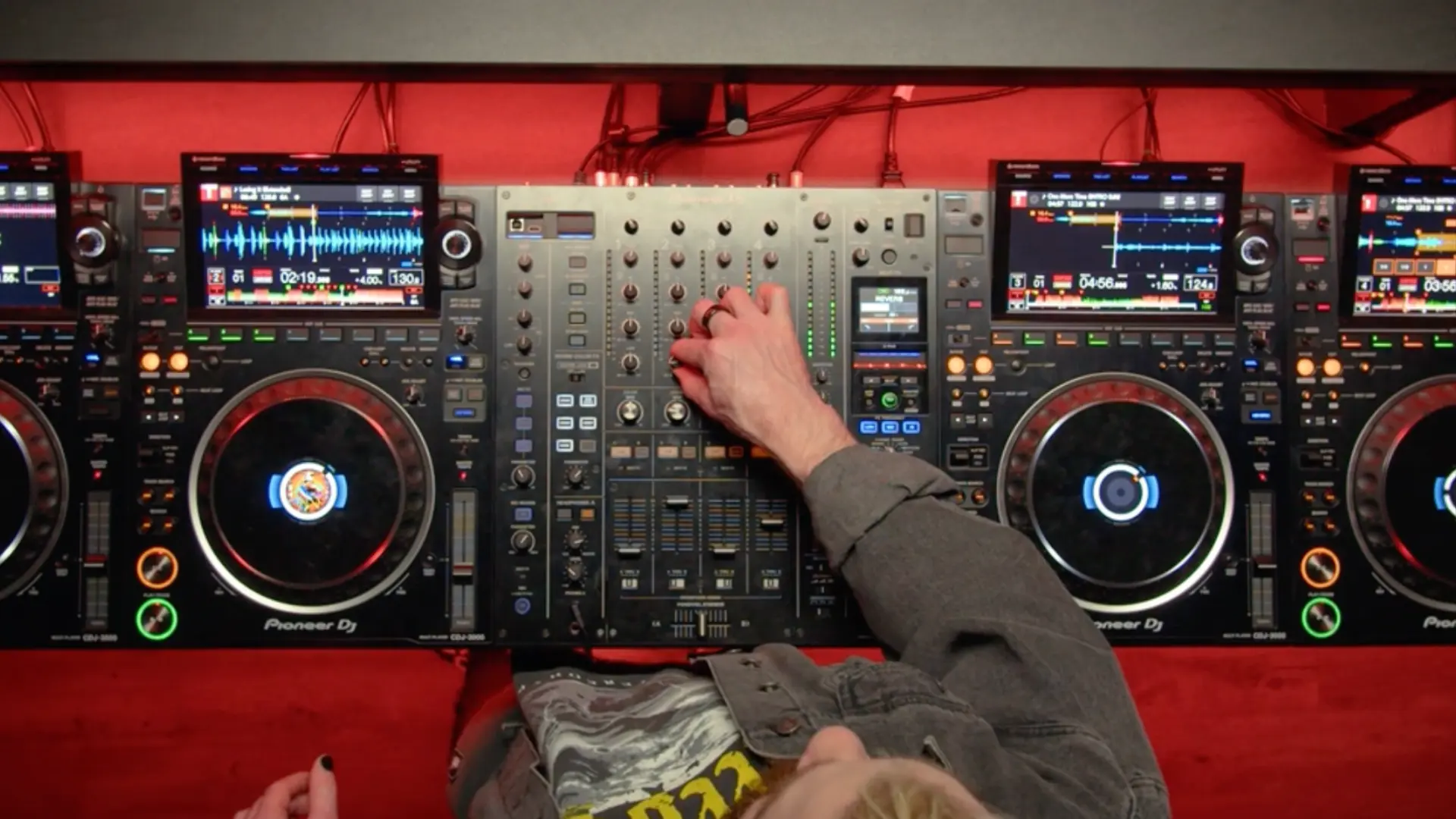 4 decks mixing: CDJ-3000