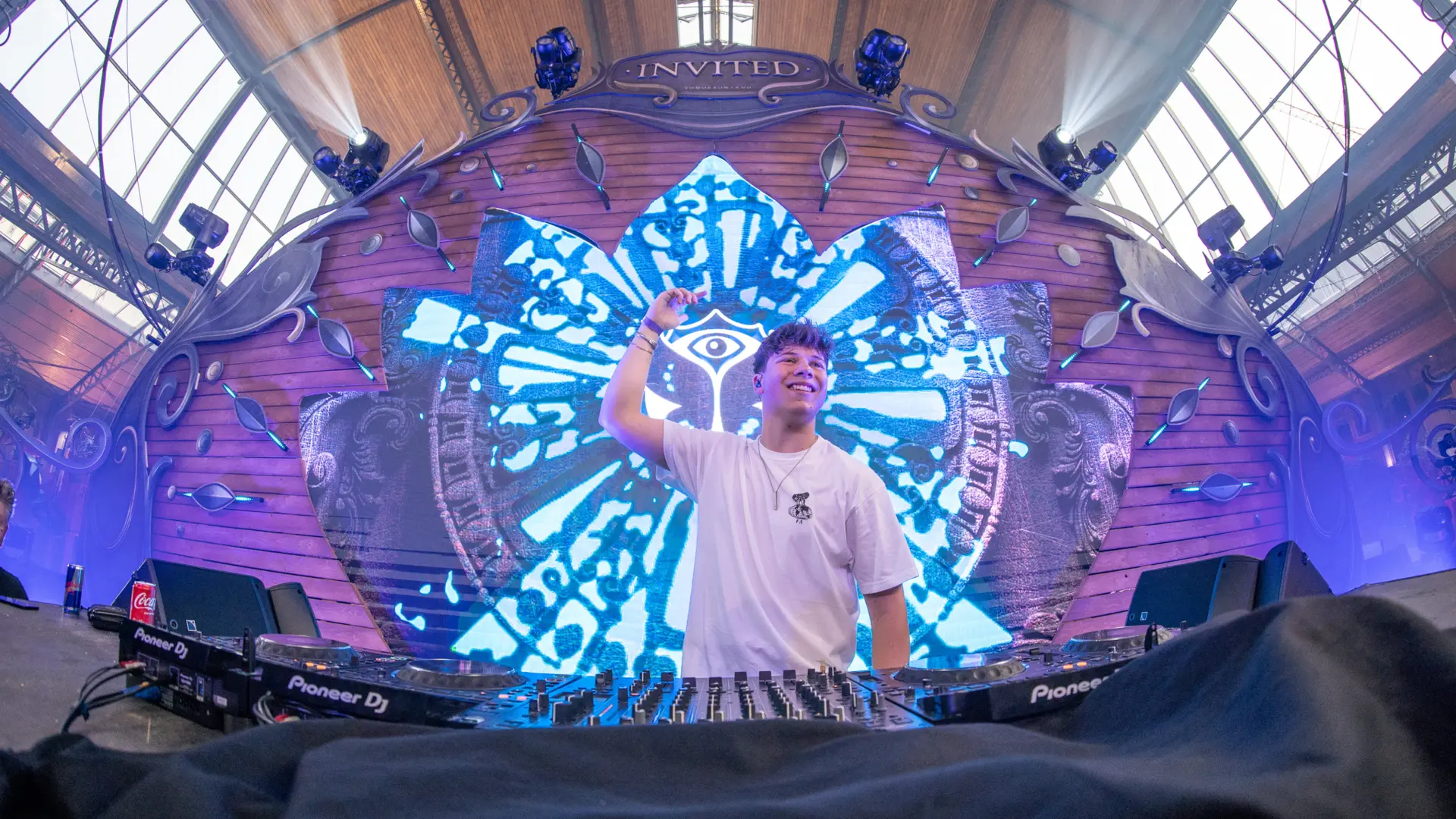 https://159001-3fab-4329-0001.production.d.bitsof.love/images/Music-by-Creeps-Tomorrowland-84.jpg